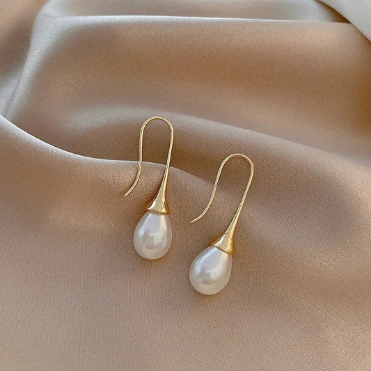 ORECCHINI CLASSICI A GOCCIA CON PERLE