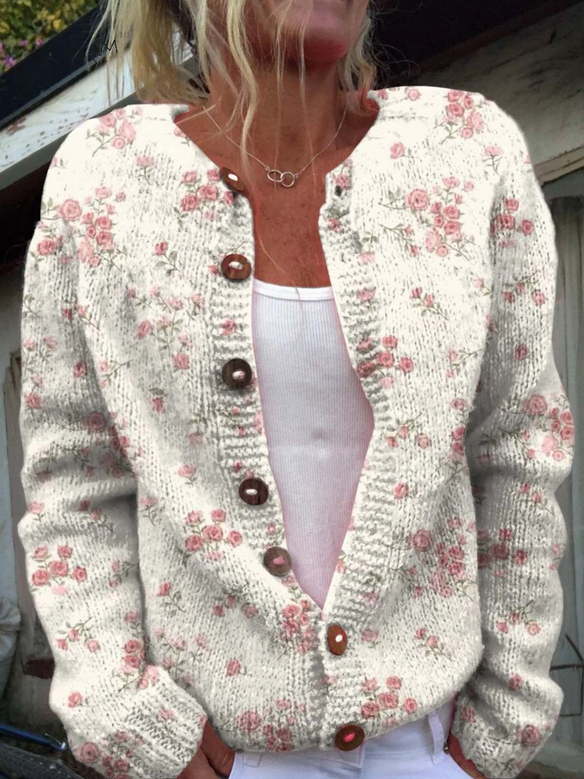 Evanthea | Cardigan lavorato a maglia con bottoni tartaruga e motivo a rose