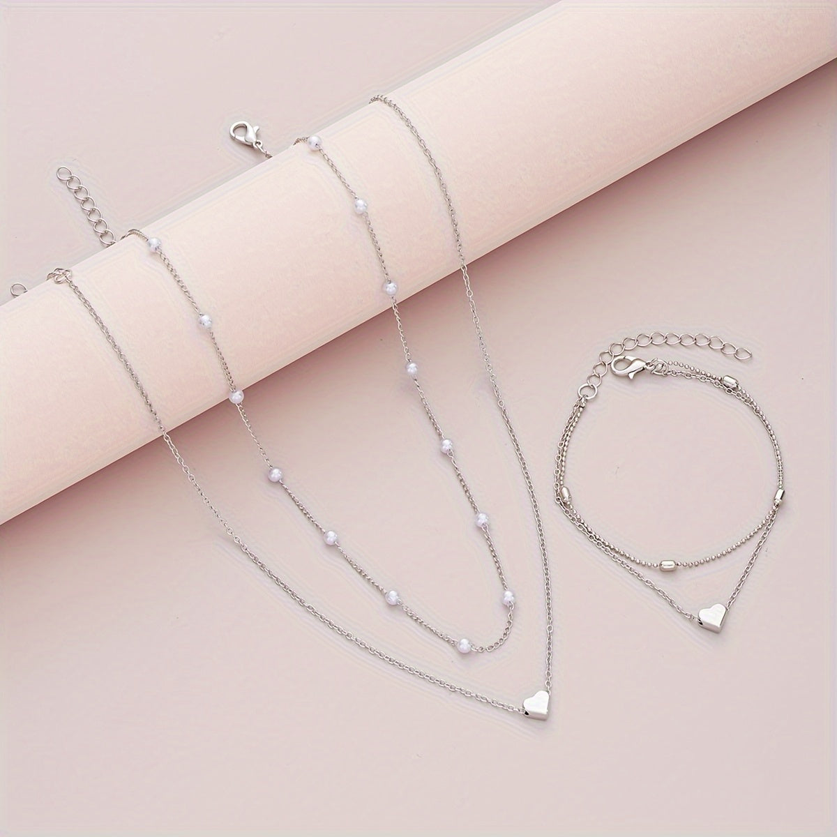 SET DI GIOIELLI CON CUORE STRATIFICATO E PERLE