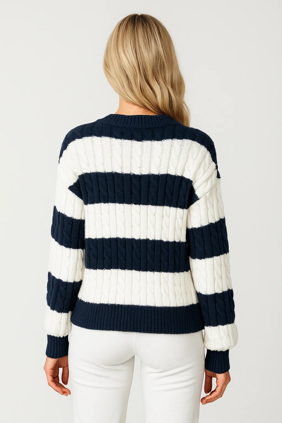 Mirelle | Maglione a V con lavorazione a trecce e righe