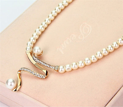Set di Collana e Orecchini in Perle