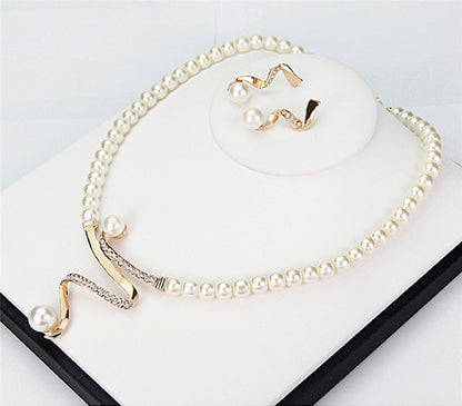 Set di Collana e Orecchini in Perle