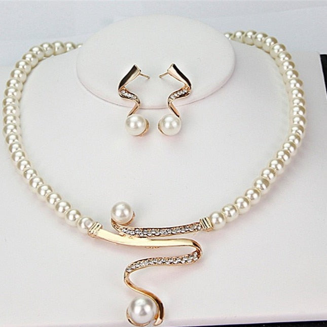 Set di Collana e Orecchini in Perle