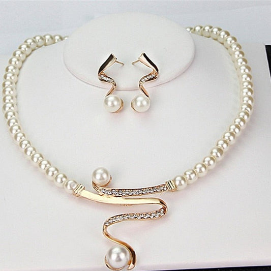 Set di Collana e Orecchini in Perle