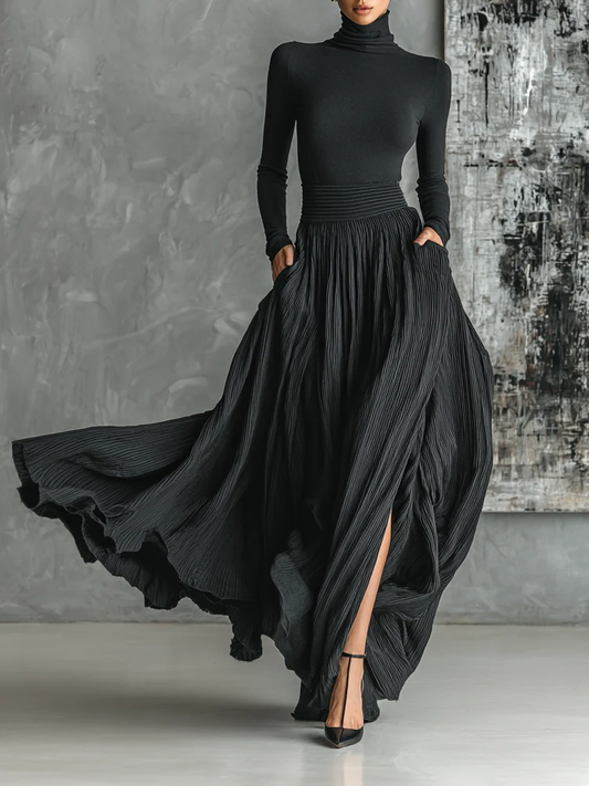 Set Gonna Plissettata e T-shirt Nera Attillata con Collo Alto