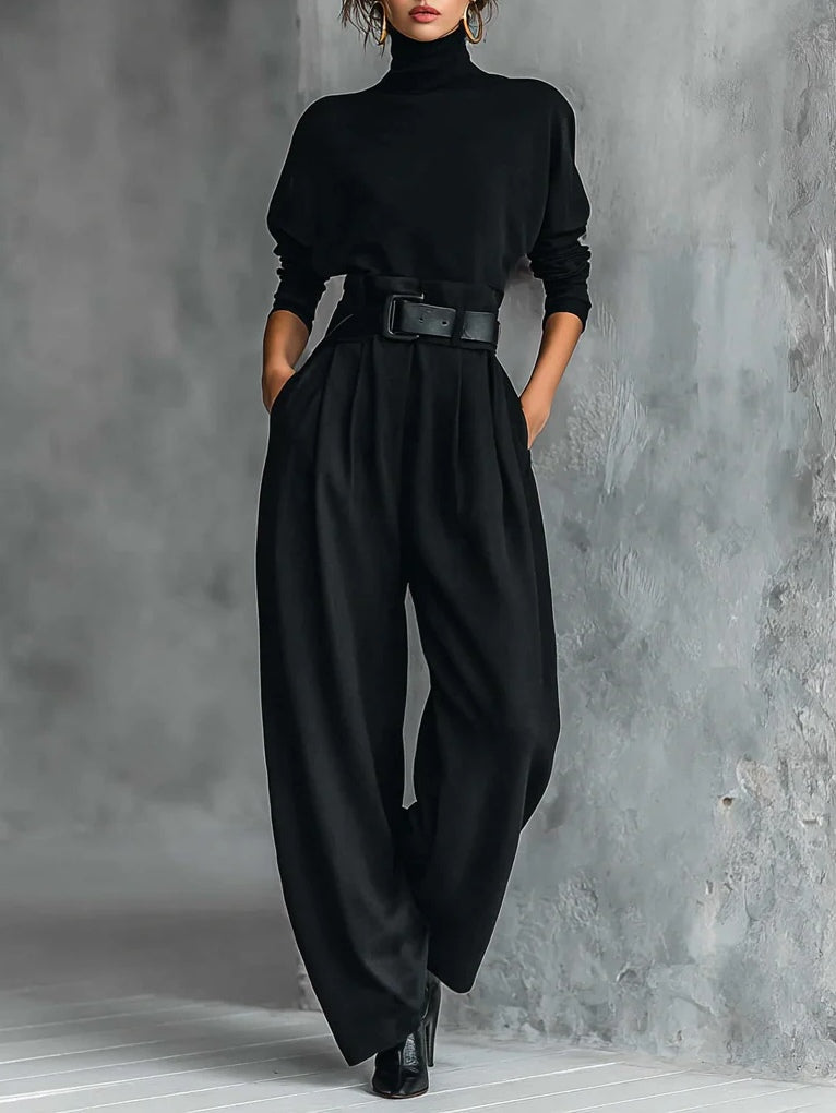 Set di due pezzi con T-shirt a maniche lunghe e colletto alto completamente nero e pantaloni a gamba dritta (inclusa cintura)