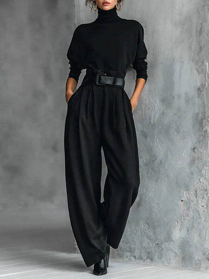 Set di due pezzi con T-shirt a maniche lunghe e colletto alto completamente nero e pantaloni a gamba dritta (inclusa cintura)