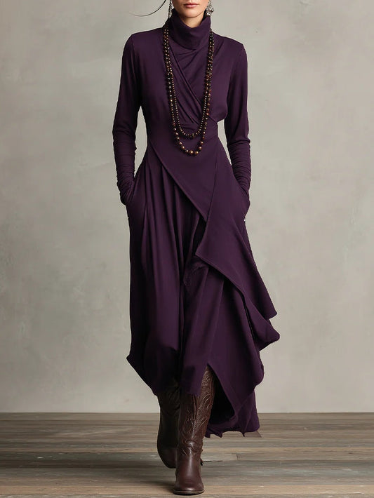 Abito Maxi Plissettato Viola con Collo Alto Asimmetrico (Collana non inclusa)