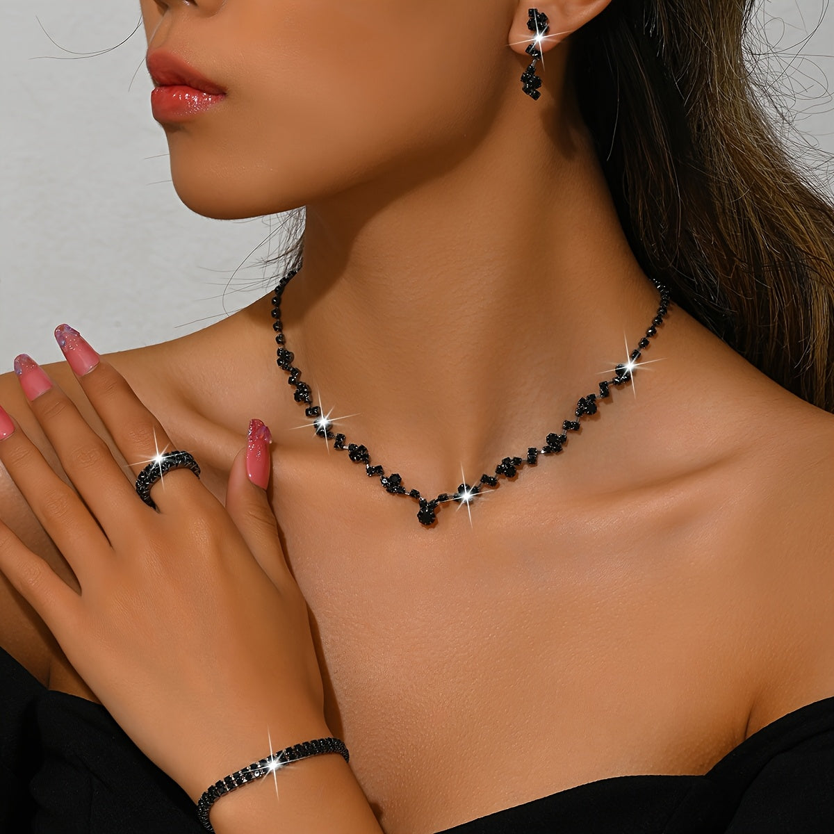 SET DI GIOIELLI ELEGANTE E LEGGERO IN 4 PEZZI