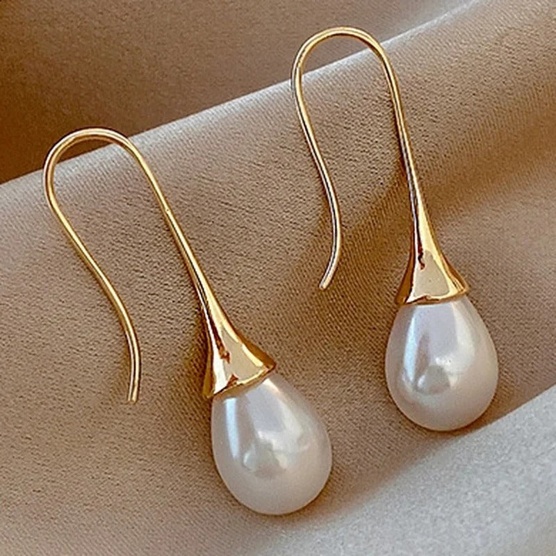 ORECCHINI CLASSICI A GOCCIA CON PERLE