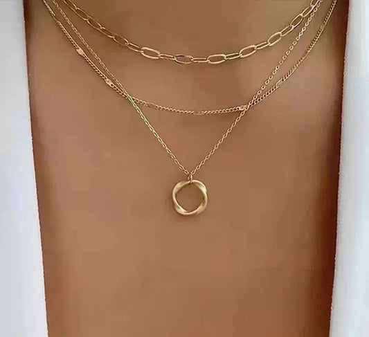 COLLANA ELEGANTE A STRATI IN ORO CON PENDENTE